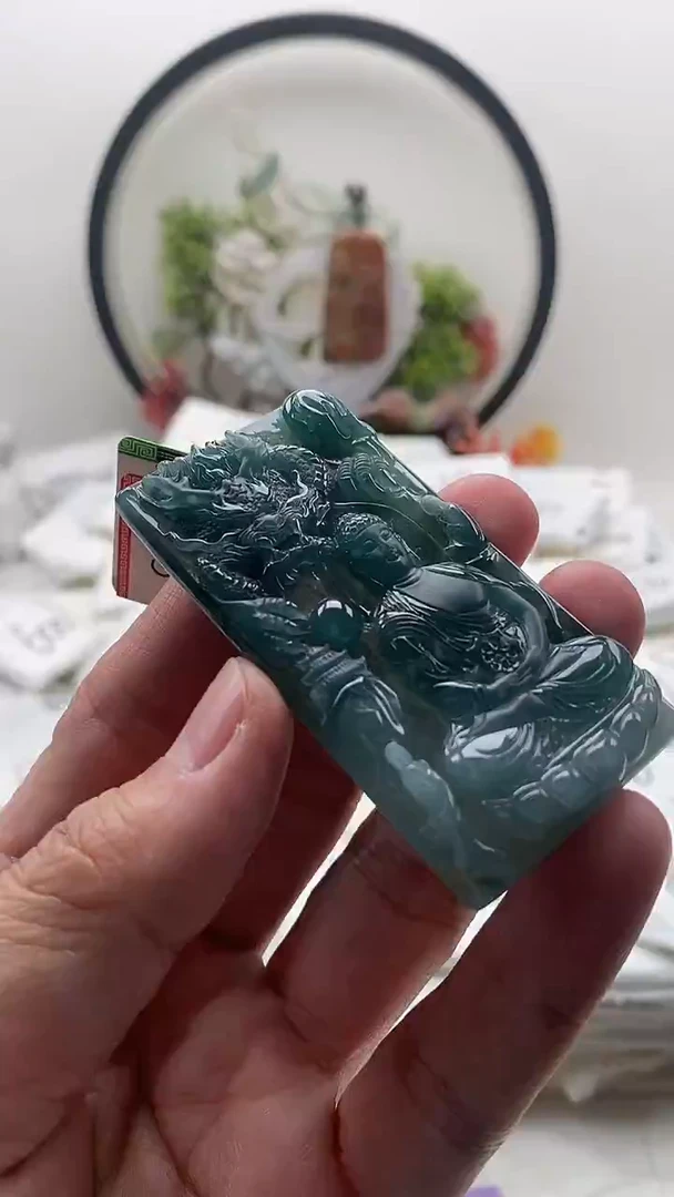 颈饰未镶嵌翡翠大日如来