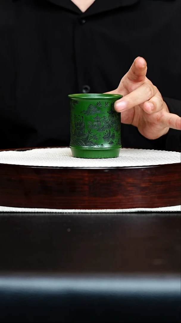 茶杯紫砂宜兴紫砂主人杯 绿泥刻绘熊猫3