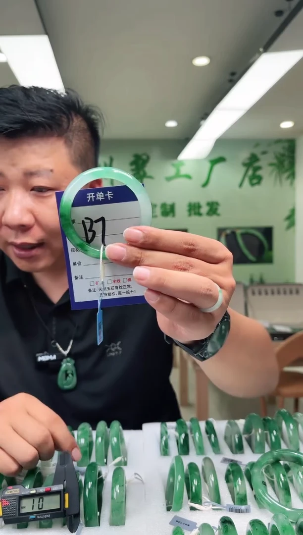 未镶嵌手镯石英质玉54