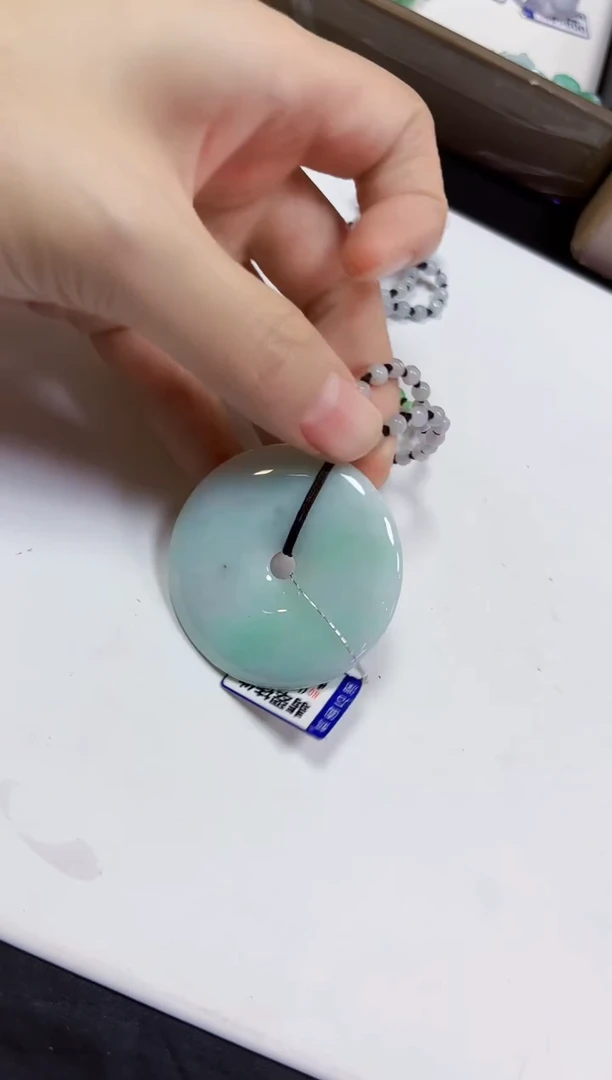 颈饰未镶嵌翡翠挂件