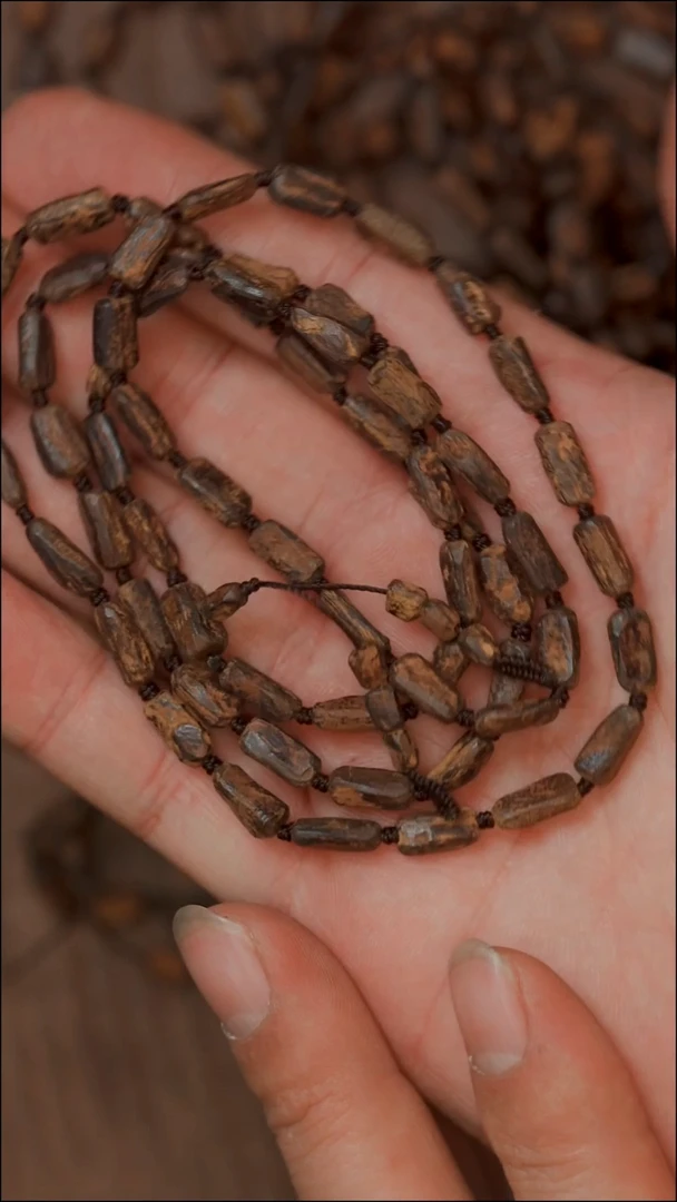 沉香手串81号顺化红土多样性发一条