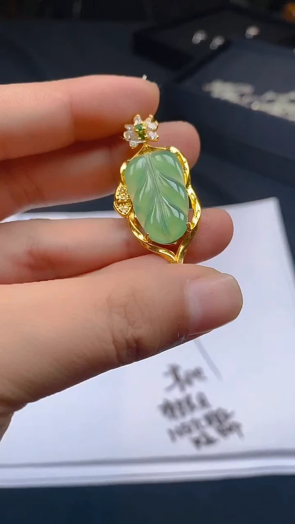 【闪购商品】翡翠颈饰未镶嵌天然A货玉石随机多样性发货