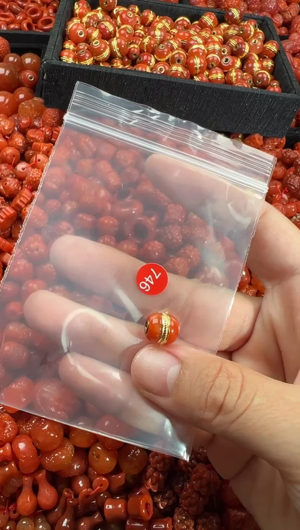 南红玛瑙未镶嵌颈饰1
