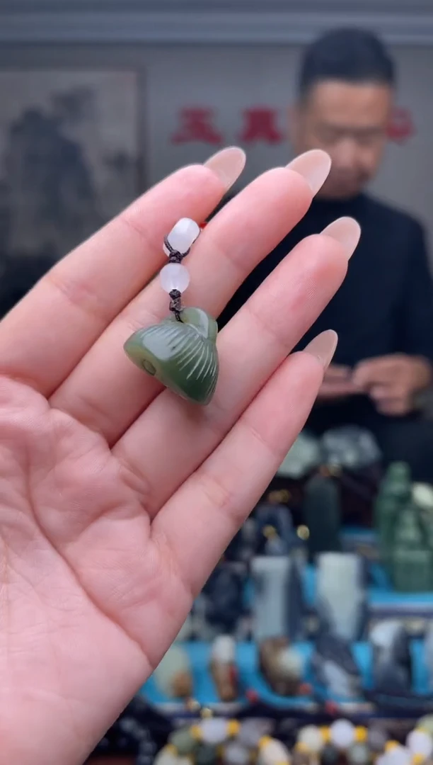未镶嵌和田玉挂件1