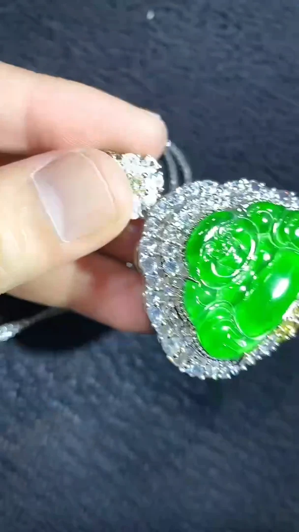 吊坠(不含链)未镶嵌翡翠多样性发货不含链其一