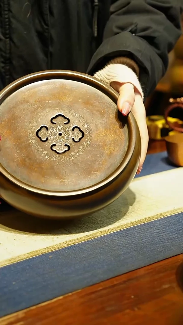 【闪购商品】18厘米高款黄铜祥云壶承