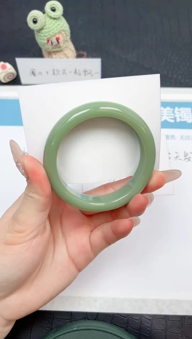 【闪购商品】石英质玉手镯未镶嵌25-56.4