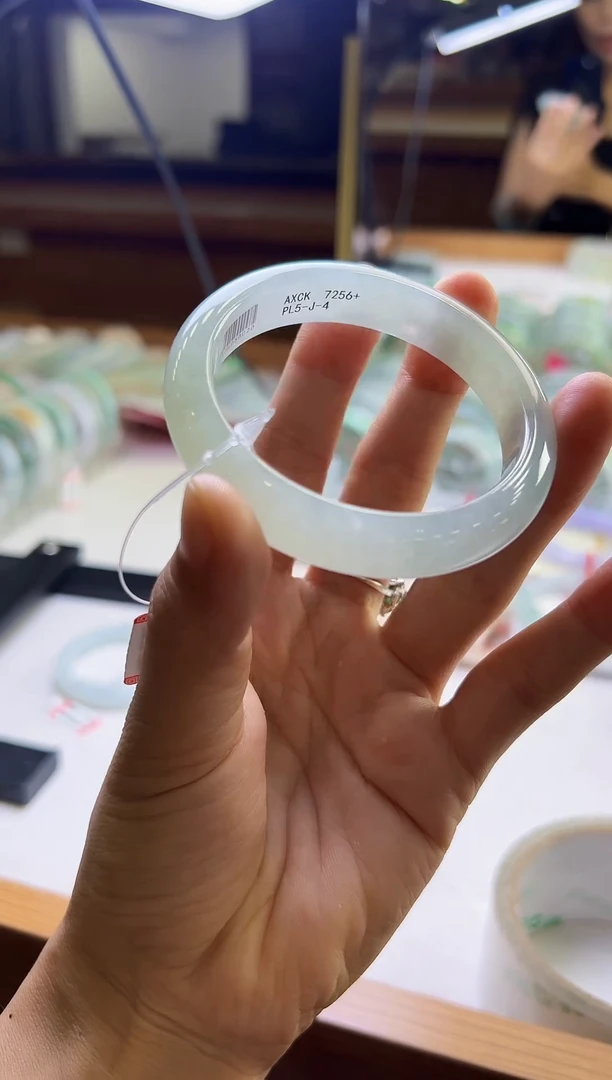 翡翠手镯未镶嵌翡翠 手镯16  圈口56