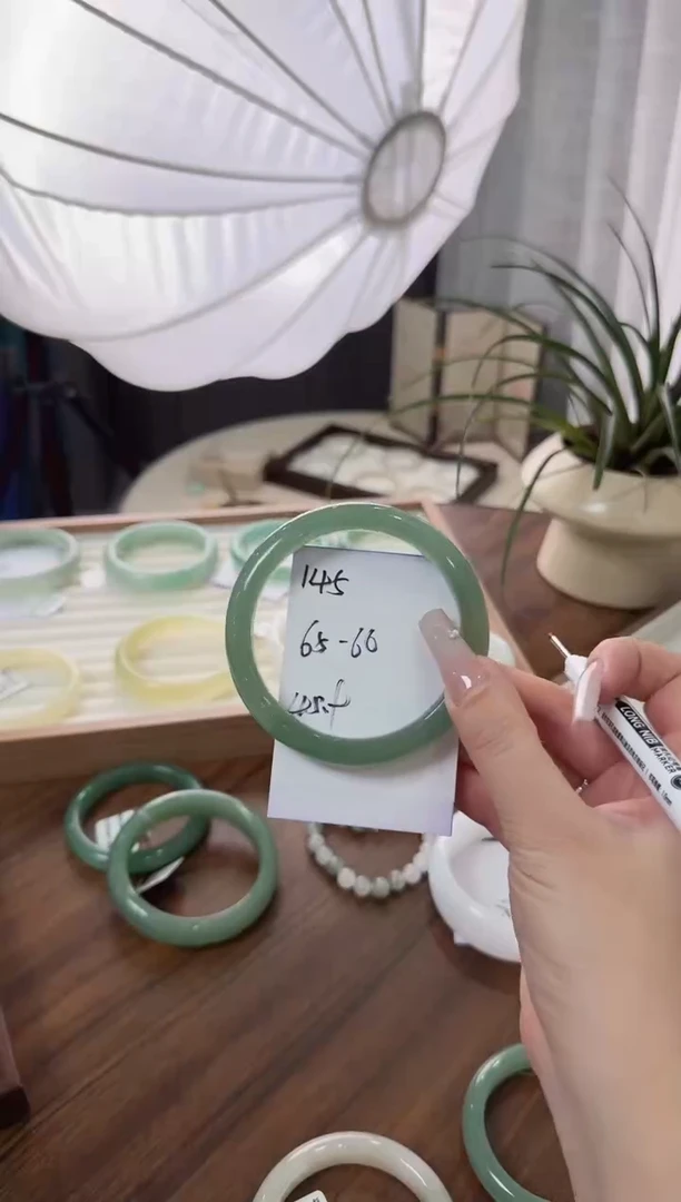 未镶嵌手镯石英质玉145/6566