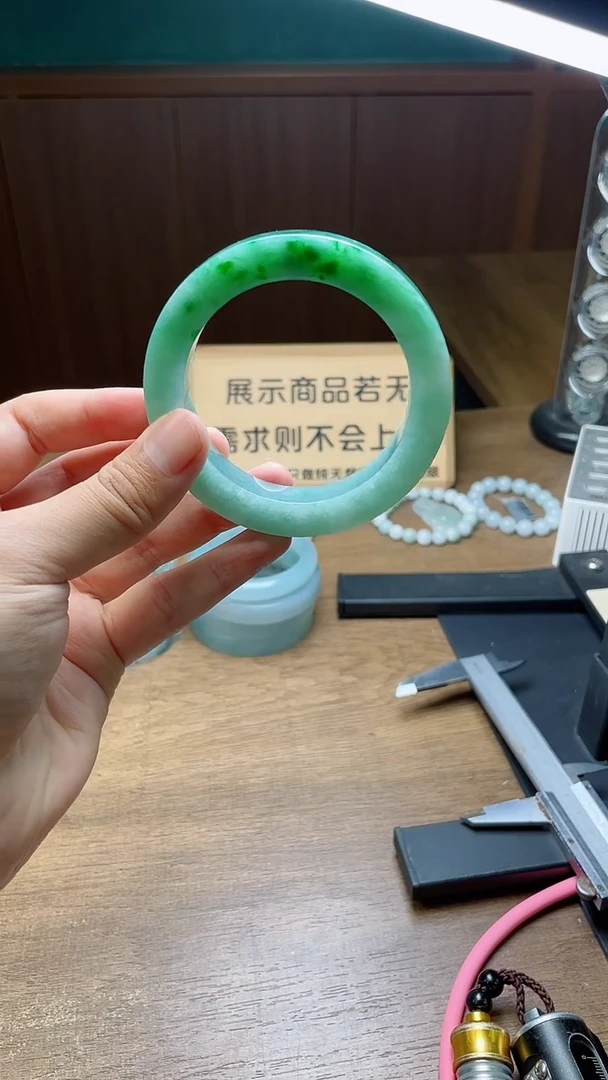 定制翡翠手镯未镶嵌定制