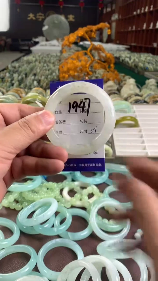 未镶嵌蛇纹石玉手镯1947