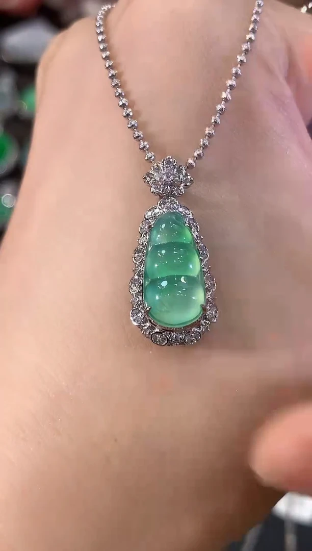 吊坠(不含链)18K金镶嵌翡翠C56