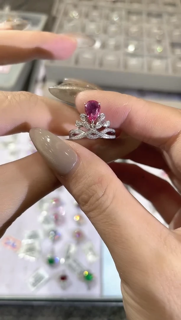 戒指蓝宝石18K金镶嵌戒指