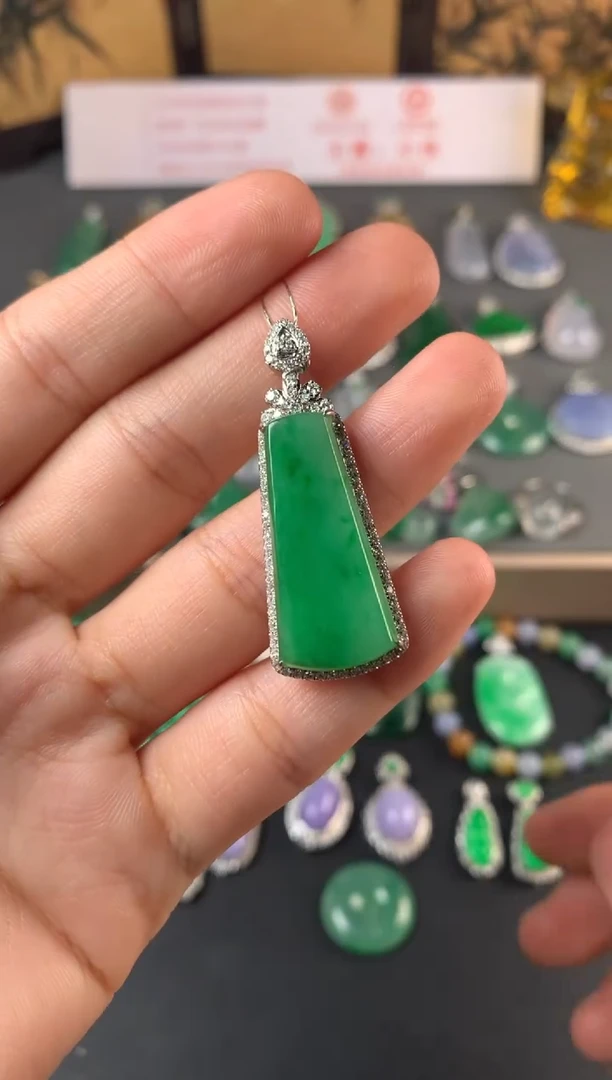 吊坠(不含链)18K金镶嵌翡翠吊坠