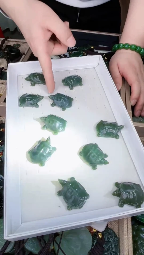 【闪购商品】和田玉挂件未镶嵌拍一发一，多样性发货！