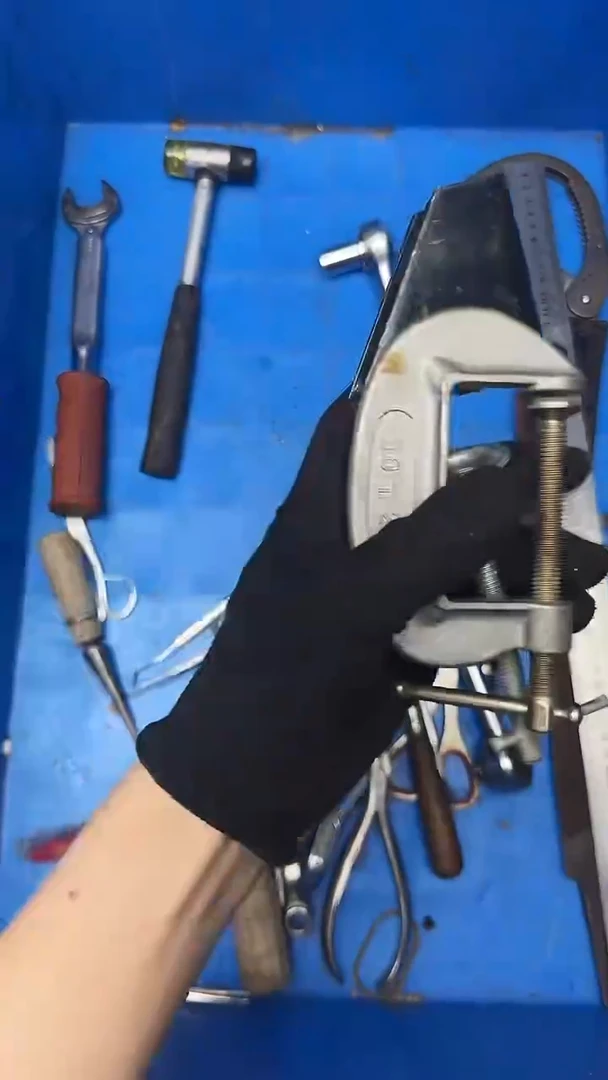 荆****装五金工具钳子剪子等28