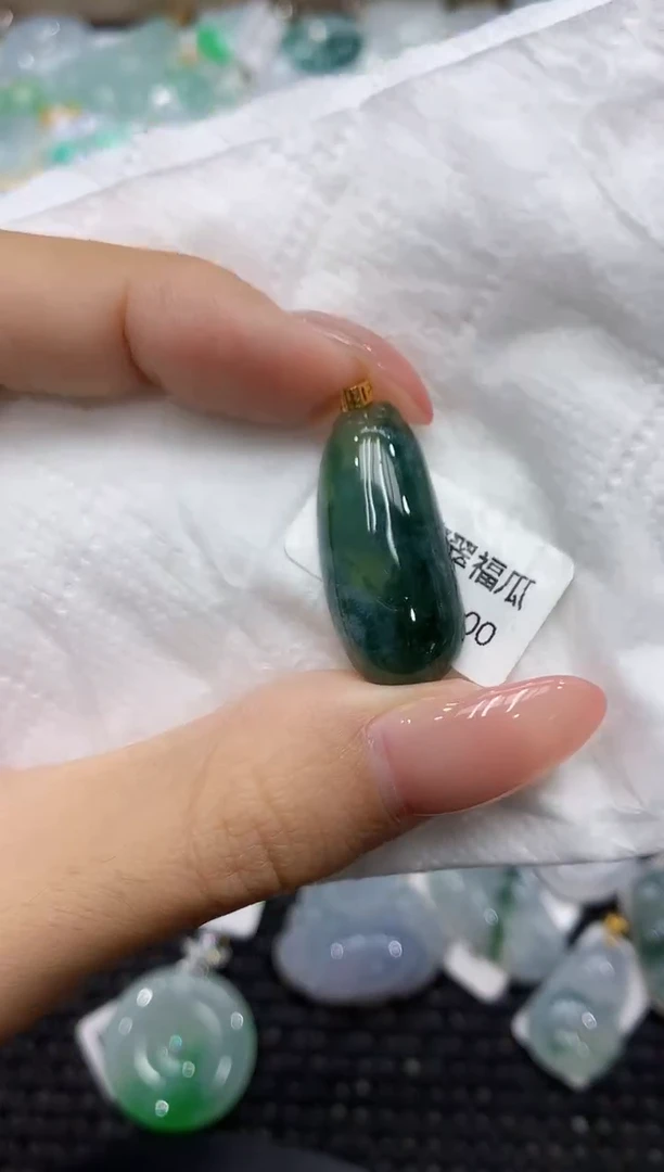 颈饰18K金镶嵌翡翠111111111111