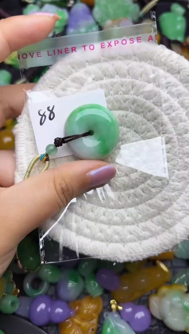 颈饰未镶嵌翡翠缅甸翡翠吊坠