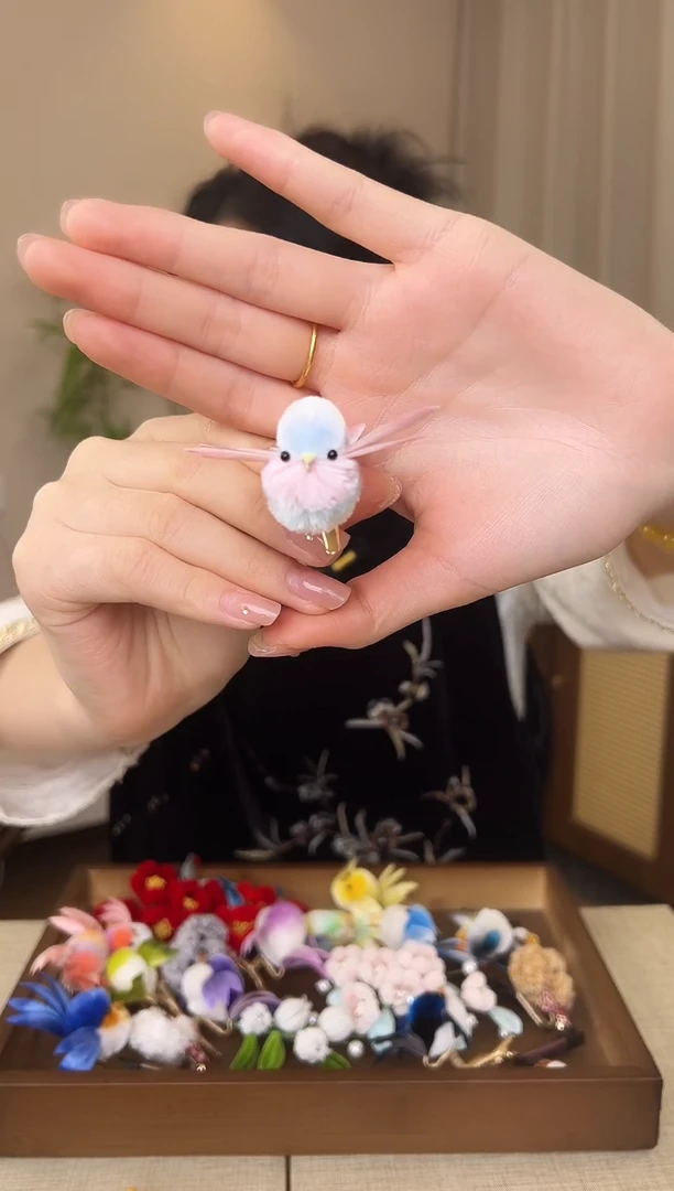 刺绣彩虹小鸟胖绒款