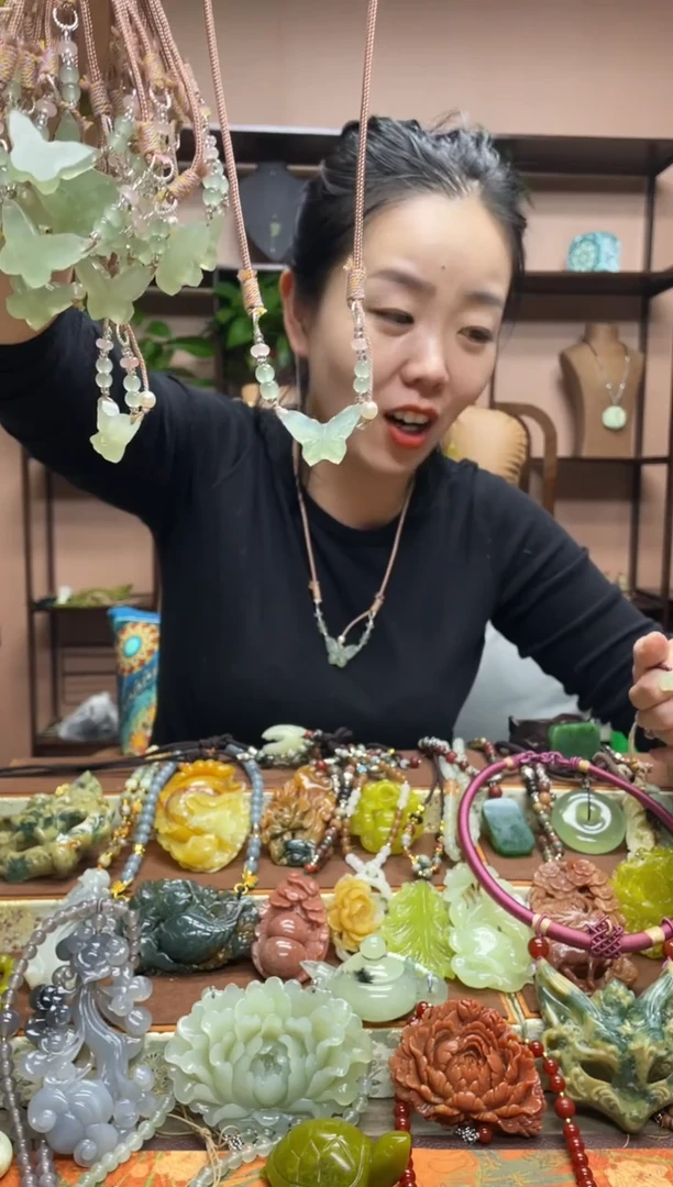 未镶嵌岫玉颈饰多样性发货发其中之一