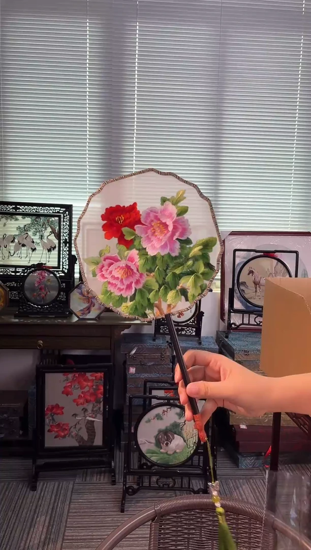 织绣以芊手扇扇子