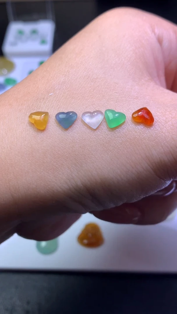 未镶嵌定制翡翠毛货