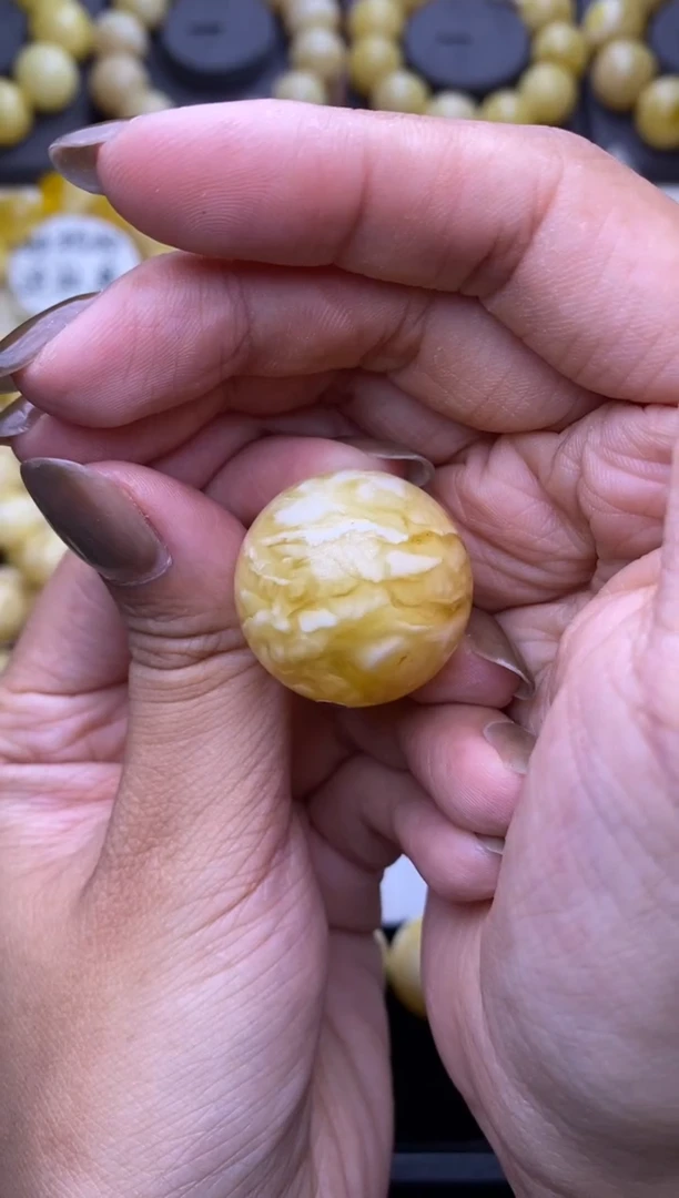 裸石琥珀未镶嵌尺寸26.5MM大小姐珠宝130