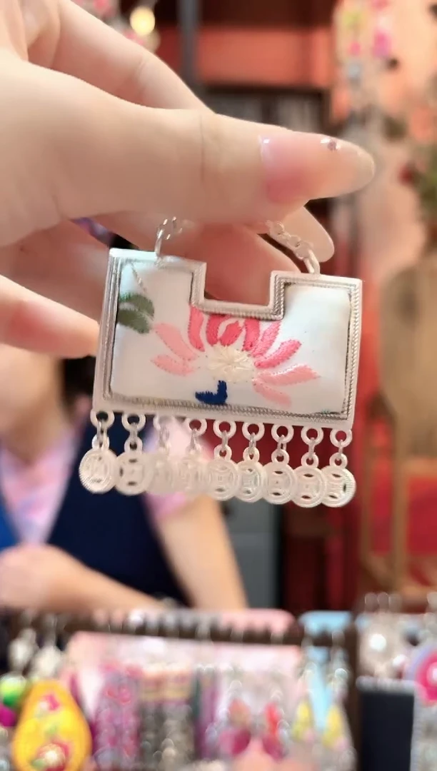 织绣云织谣民族风精美饰品  270