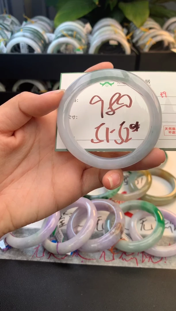 未镶嵌定制翡翠毛货需精细抛光+多人