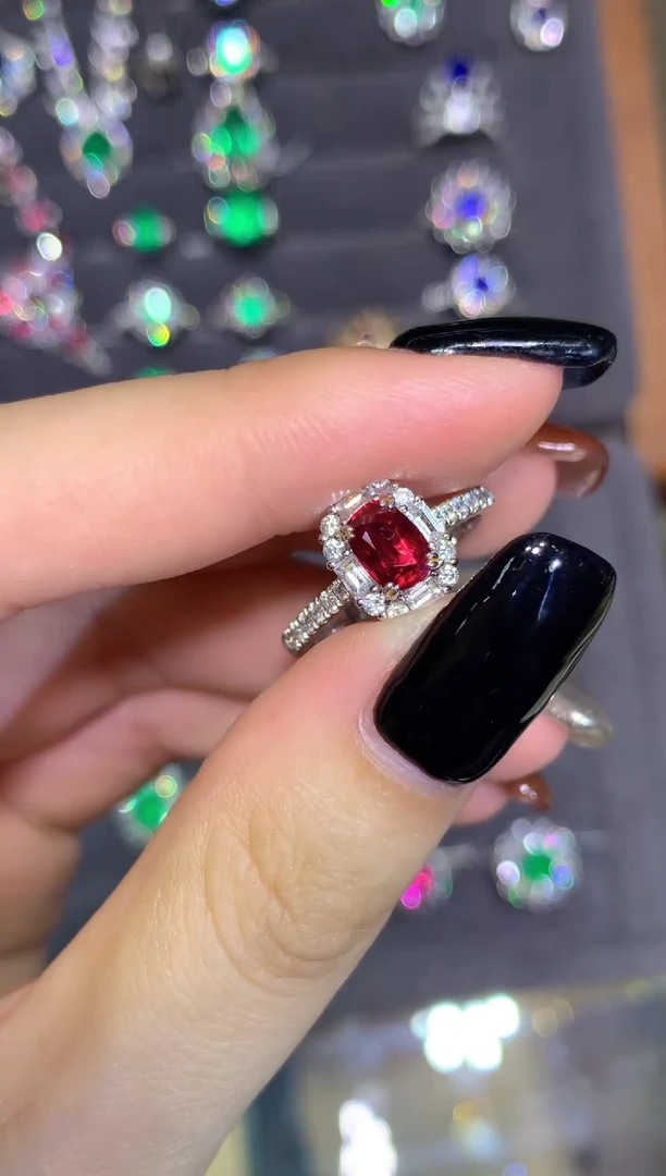 18K金镶嵌戒指红宝石1.02CT