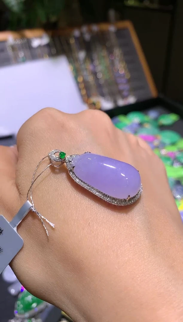 【闪购商品】翡翠吊坠(不含链)18K金镶嵌福瓜