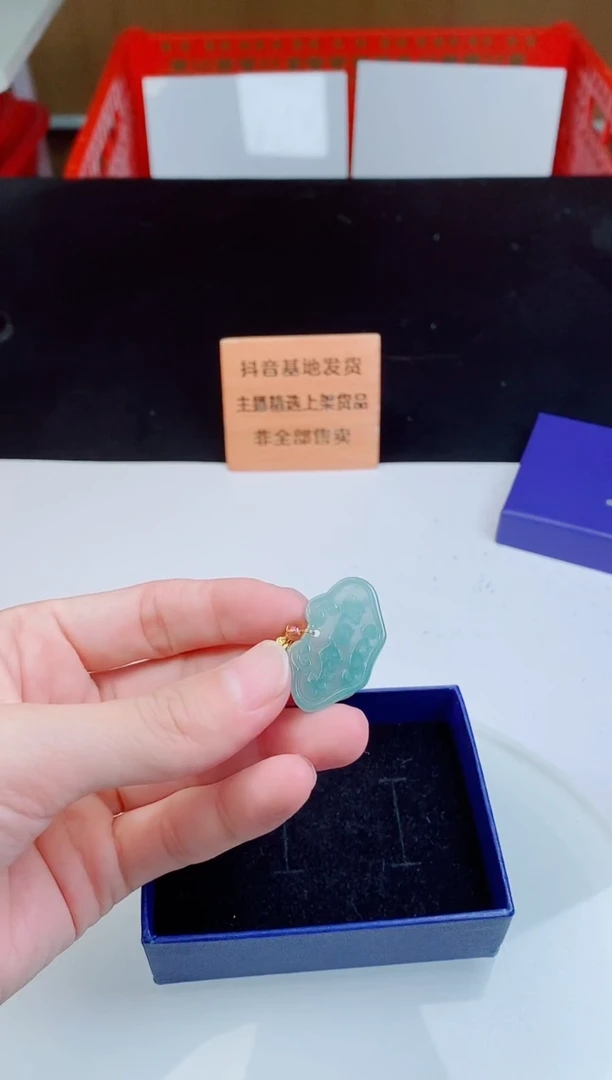颈饰未镶嵌翡翠   ·