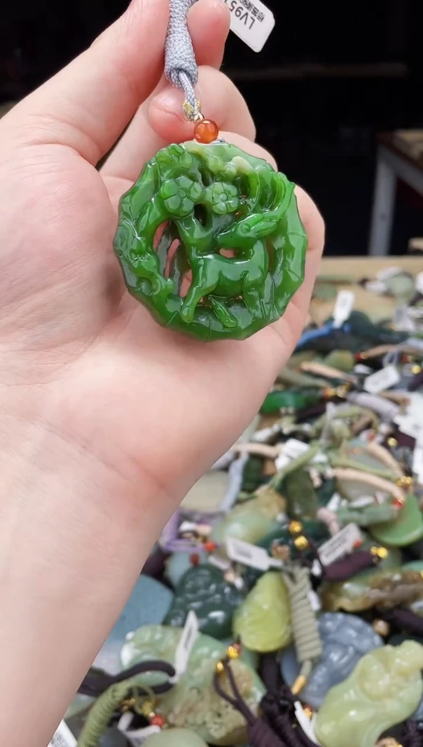 颈饰未镶嵌和田玉1