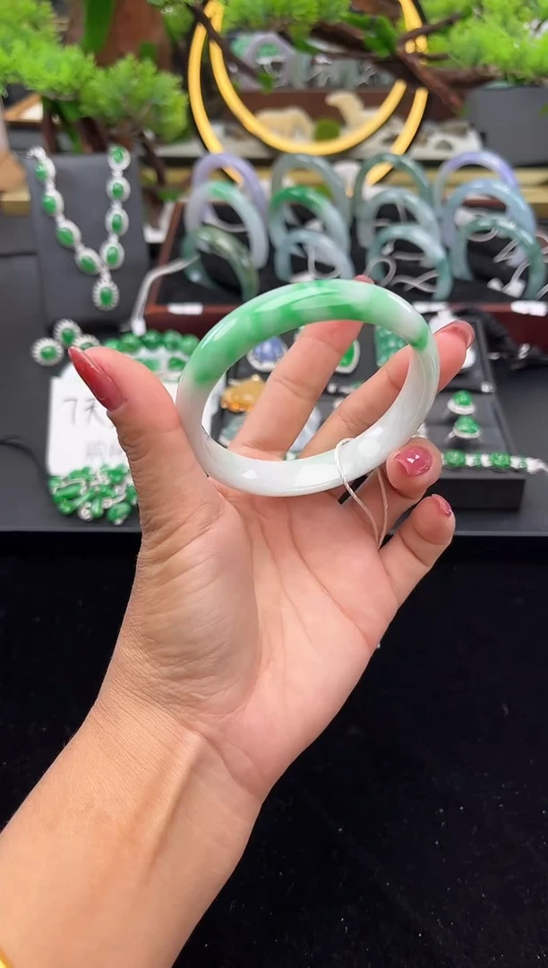 未镶嵌手镯翡翠手镯