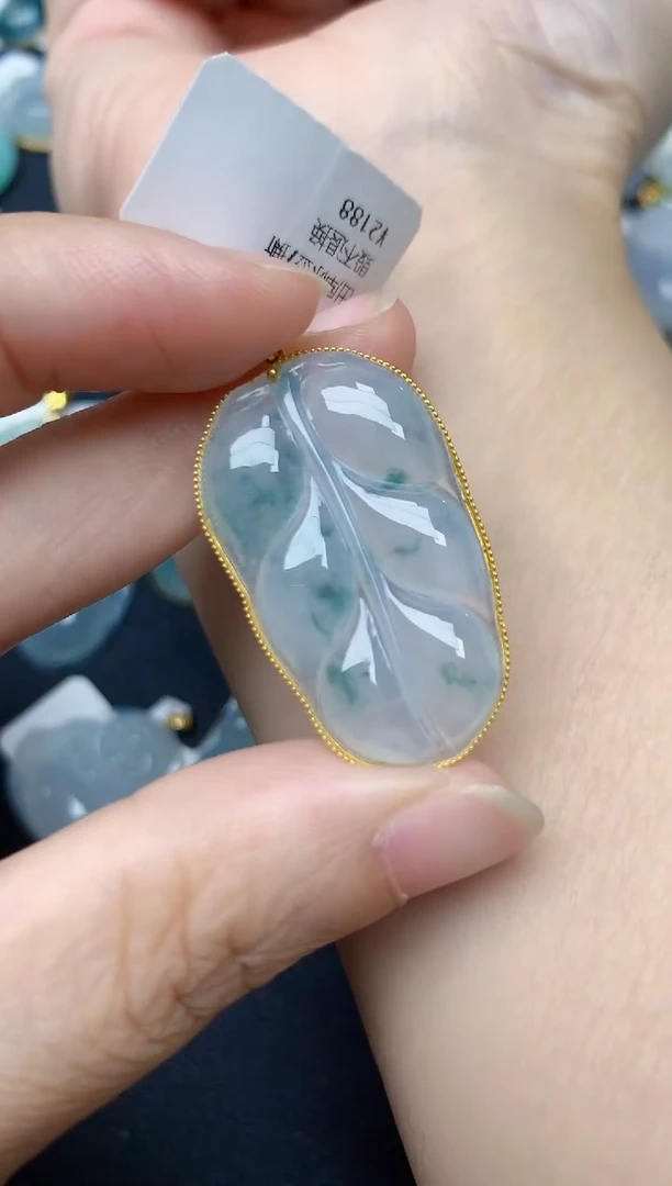 颈饰18K金镶嵌翡翠天然缅甸A货翡翠