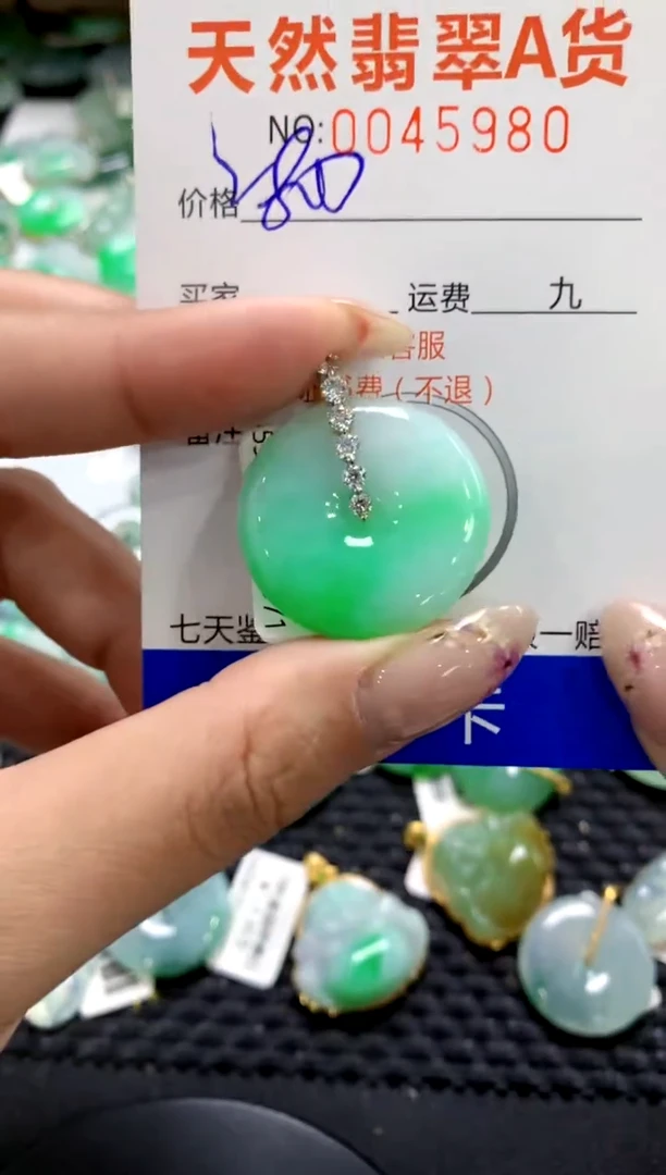 翡翠18K金镶嵌颈饰1