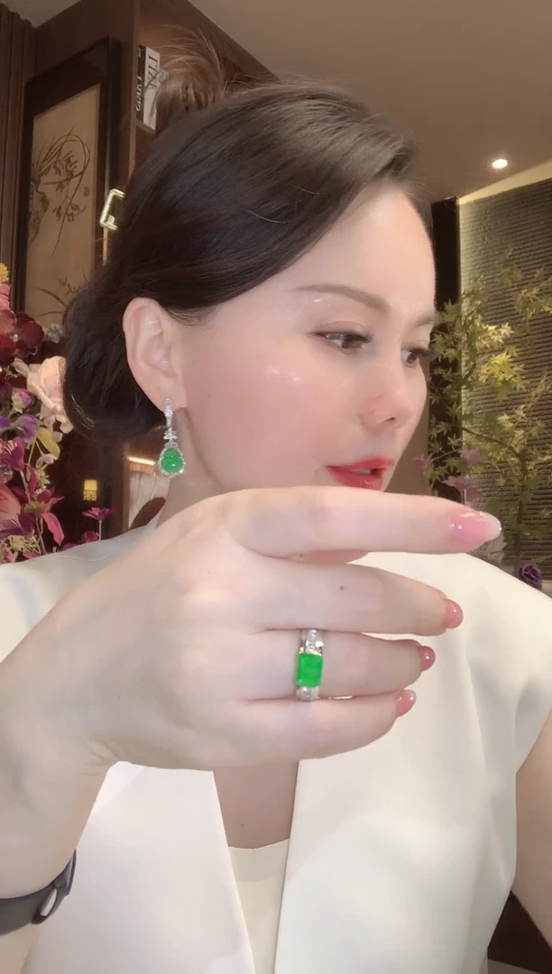 18K金镶嵌戒指翡翠A70