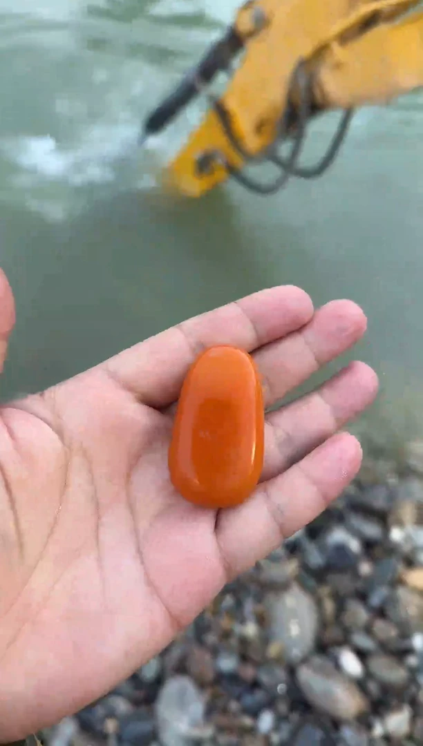 颈饰未镶嵌和田玉（糖玉）1