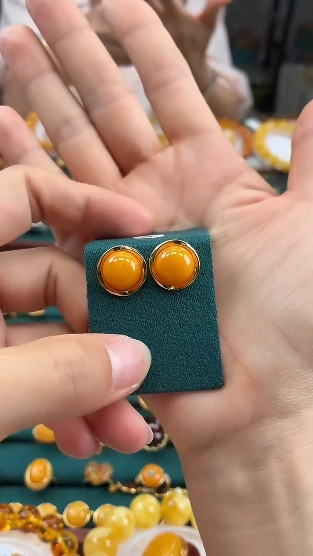 琥珀银S925镶嵌耳钉精品蜜蜡蜜糖红太阳圆耳钉