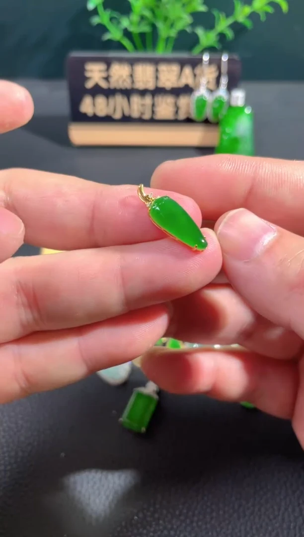 【闪购商品】翡翠颈饰18K金镶嵌翡翠