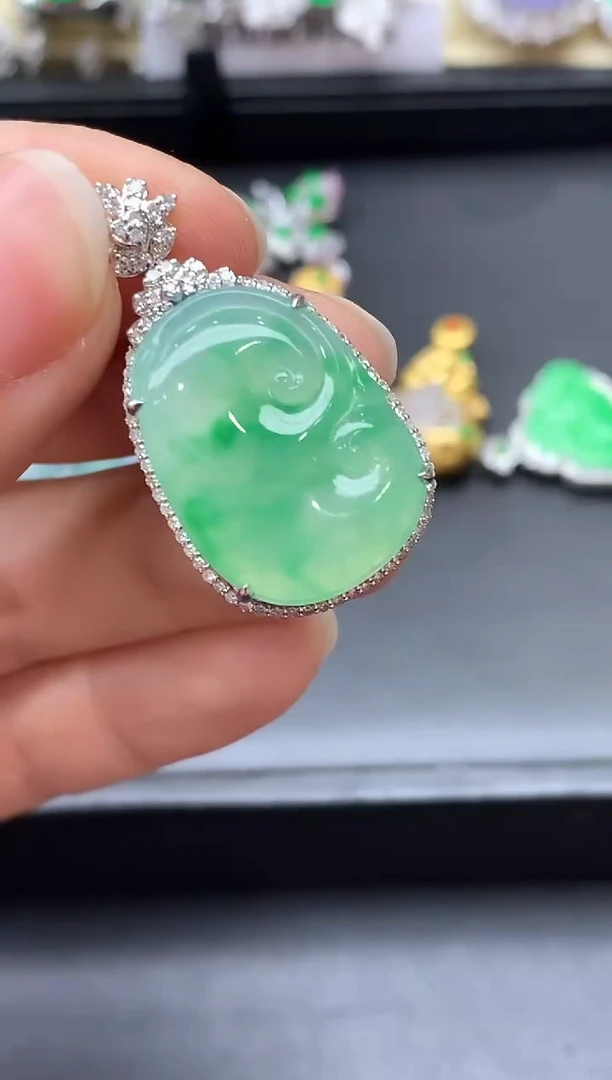 颈饰18K金镶嵌翡翠676-中国好珍宝