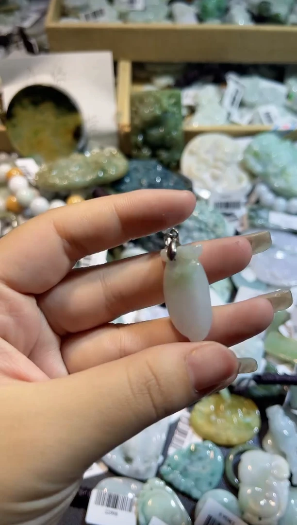 【闪购商品】翡翠颈饰未镶嵌00000144