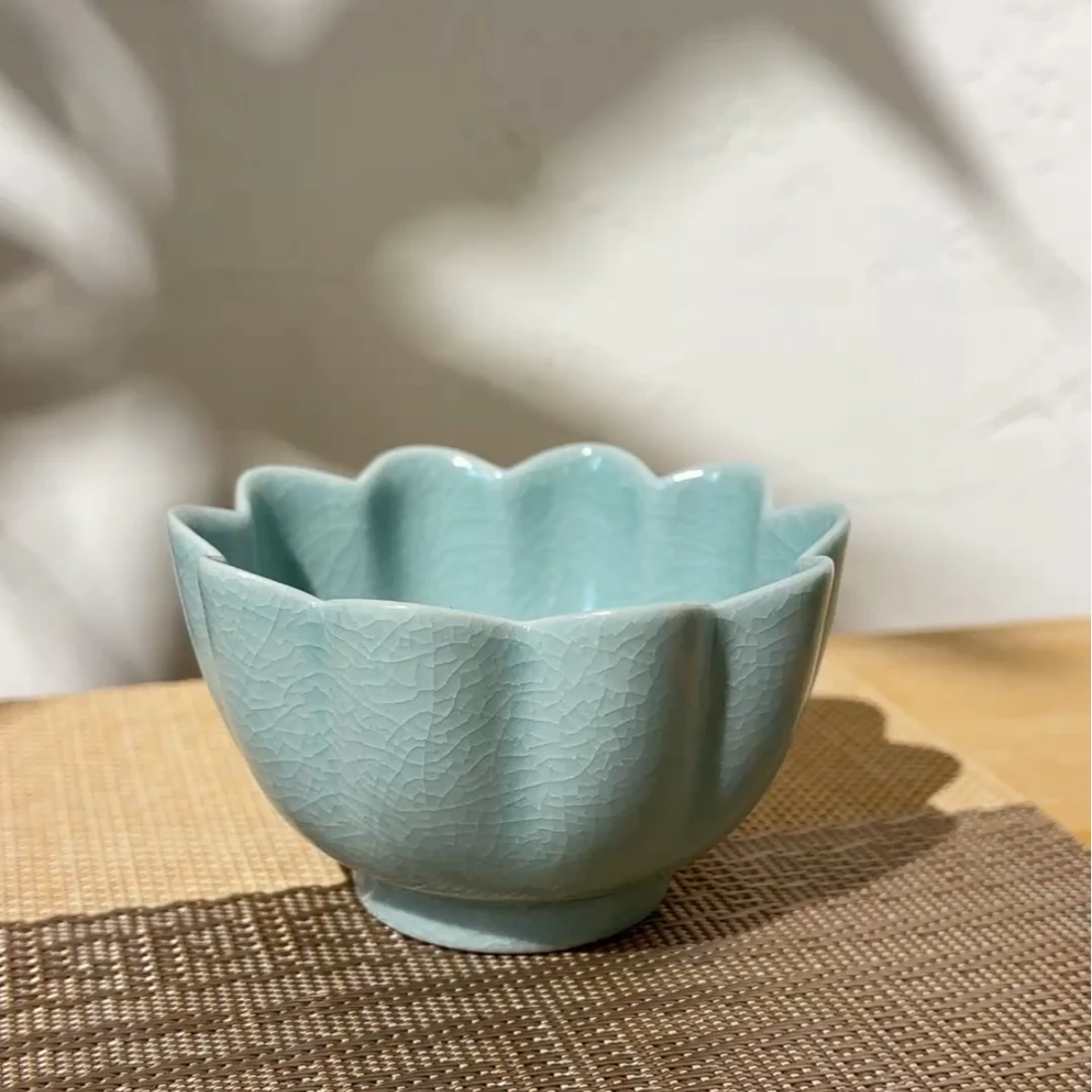 卵青色汝窑开片可养圈足烧莲花碗精致中式品茗杯100cc