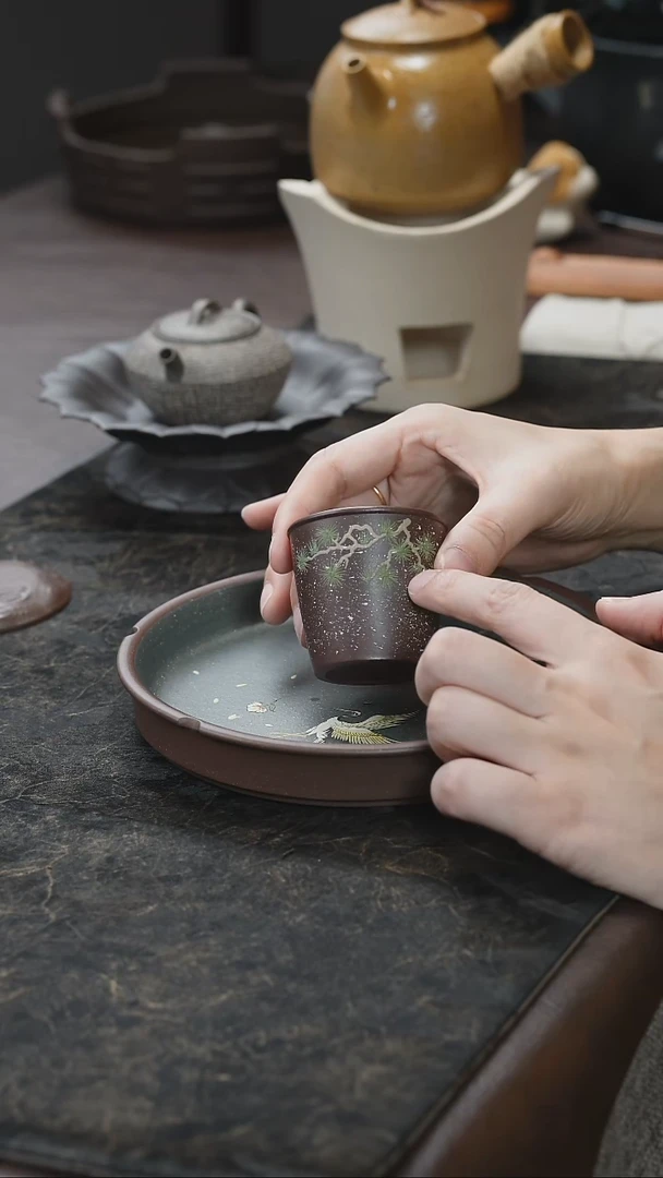 九隐茶器泥绘雪松主人杯