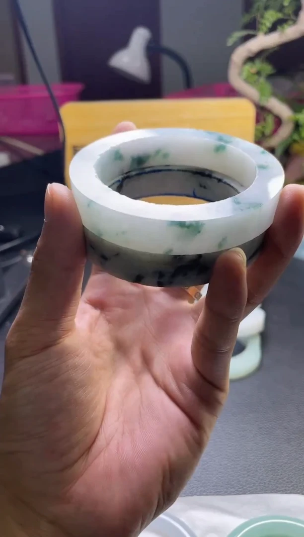 定制翡翠手镯未镶嵌殷*?毛胚定制发一件