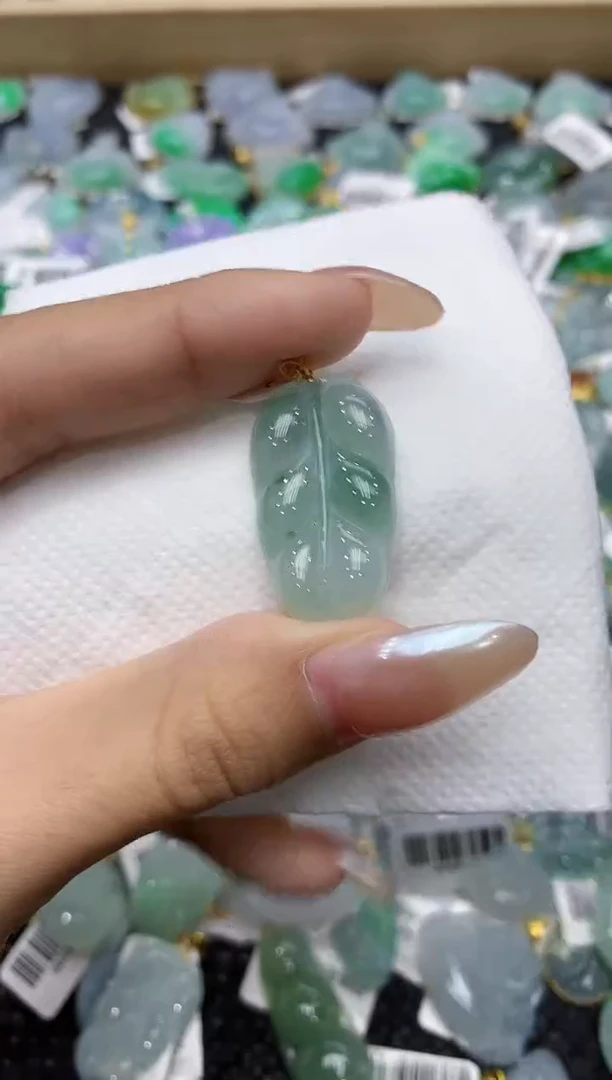 翡翠18K金镶嵌颈饰111111111111