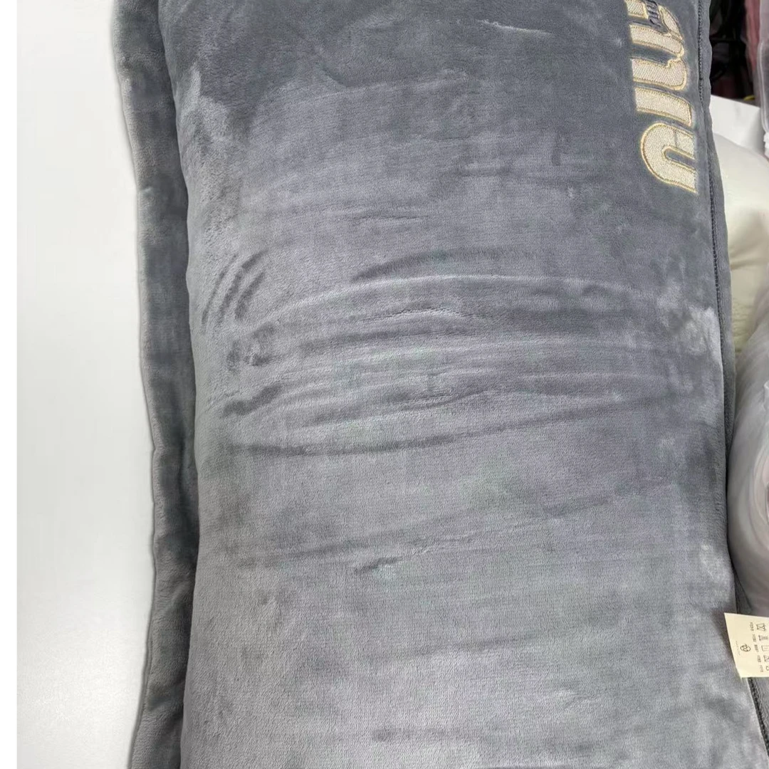 咪咪  绣花枕套 48*74尺寸  高克重牛奶绒面料  一对装