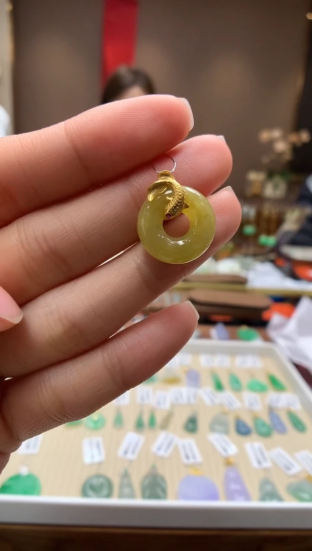 【闪购商品】翡翠颈饰18K金镶嵌甜甜圈