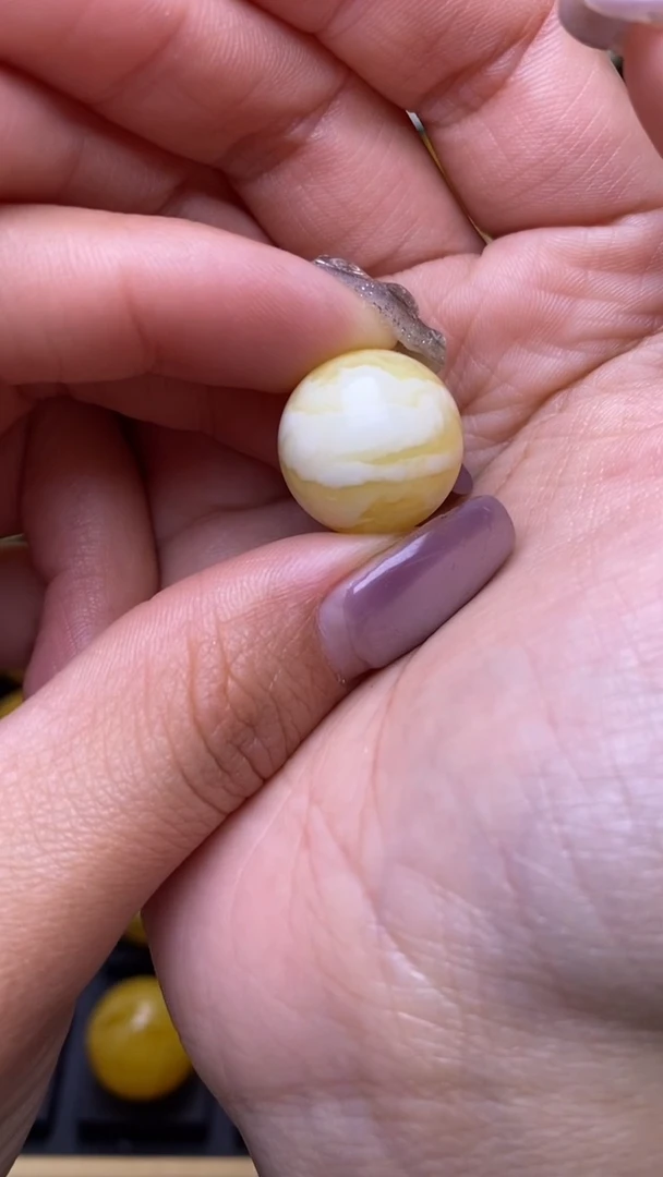 【闪购商品】琥珀裸石未镶嵌葵. 80