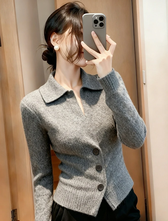 时尚松弛感翻领灰色毛衣女秋季新款修身显瘦百搭高级感针织衫上衣